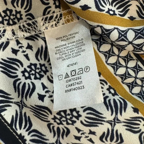 Women’s Bundle of 4 Petite Small Tops Nic+Zoe and Loft - Picture 9 of 16